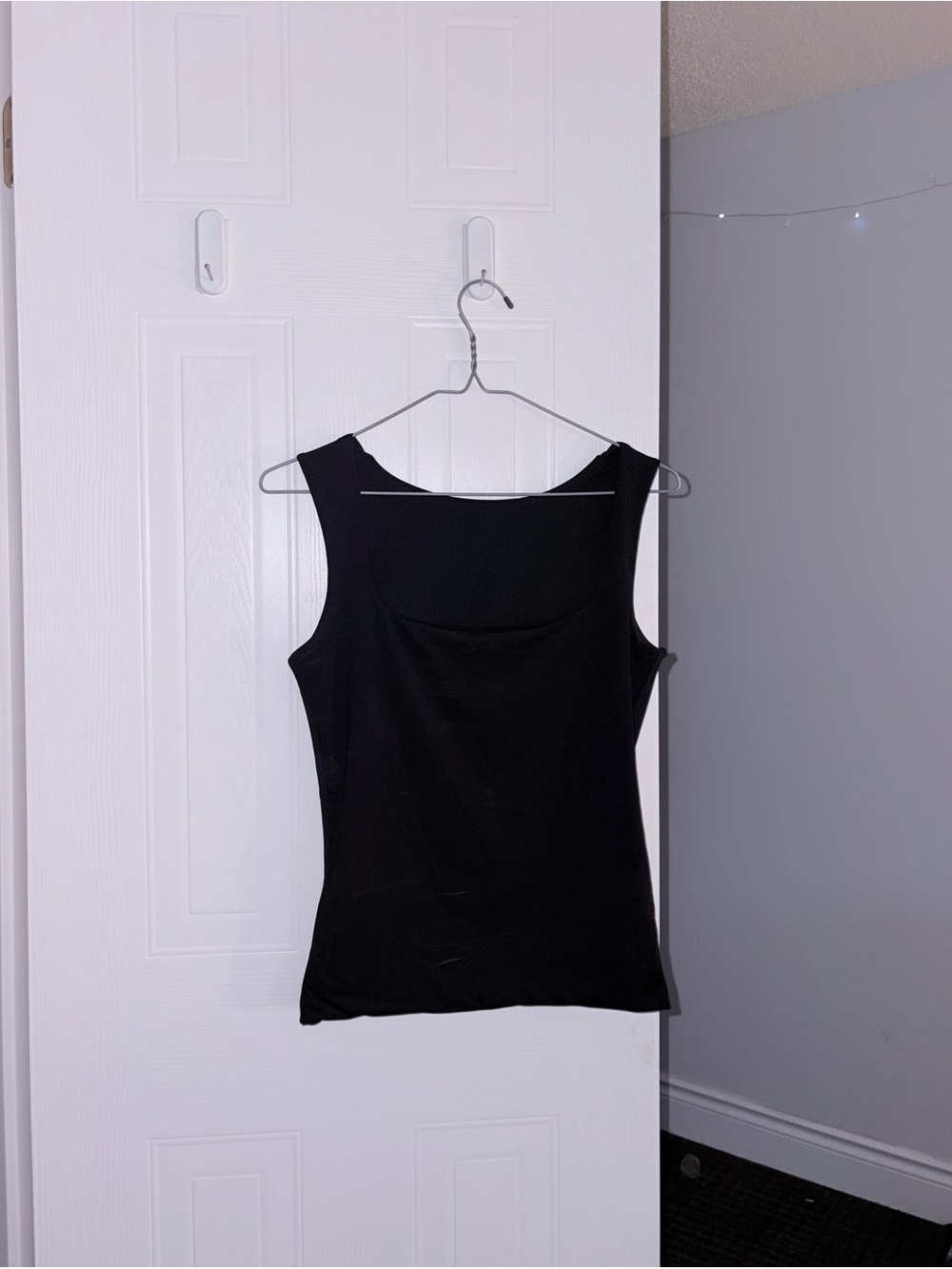 Black Women's Scoop Neck Tank Top